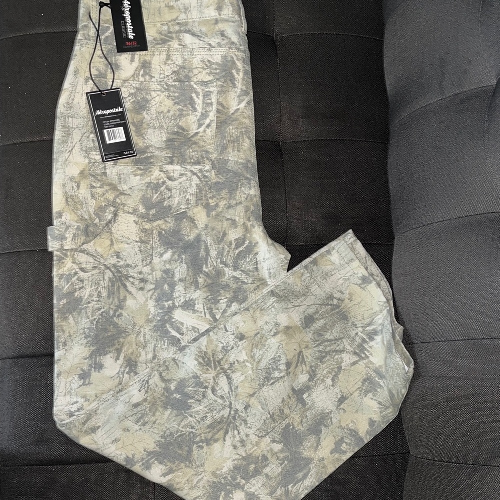 Aeropostale Men’s Gray & Cream Patterned Cargo Pants